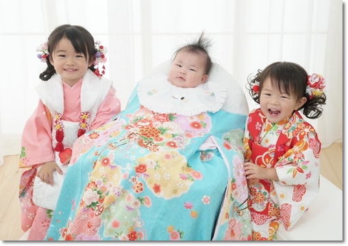お宮参り3姉妹 家族写真