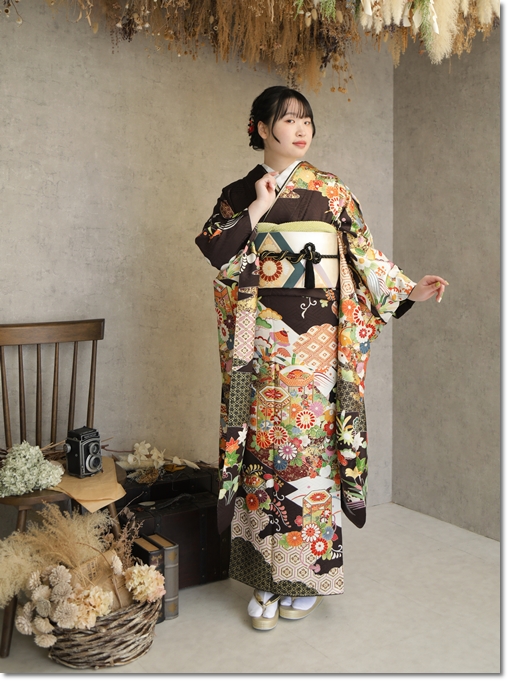 茶色古典柄振袖 吉澤織物