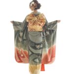 総絞りの振袖後ろ姿