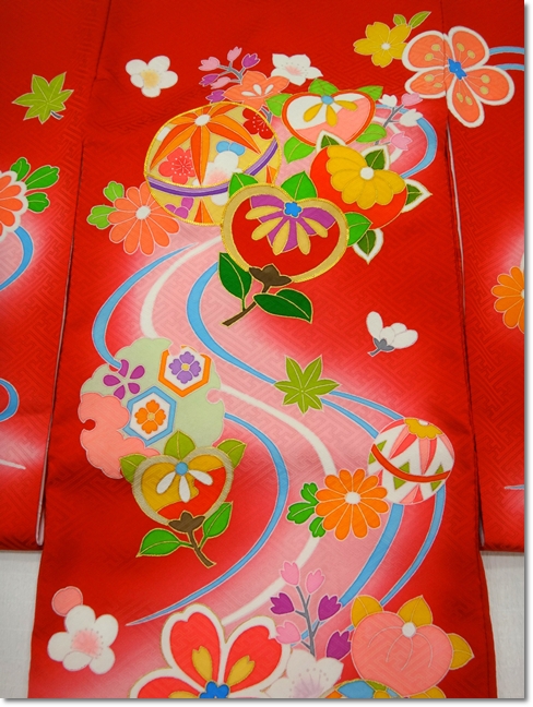 女の子 お宮参りの着物 産着 赤色に手毬 橘 桜に流水ぼかし柄 手描き友禅 高級 購入品 おすすめ人気